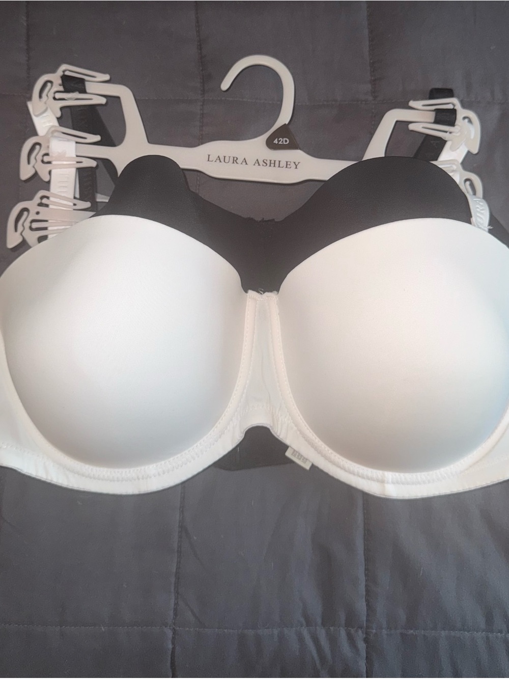Laura Ashley White Molded Strapless Convertible Bra 2pack/Black & White